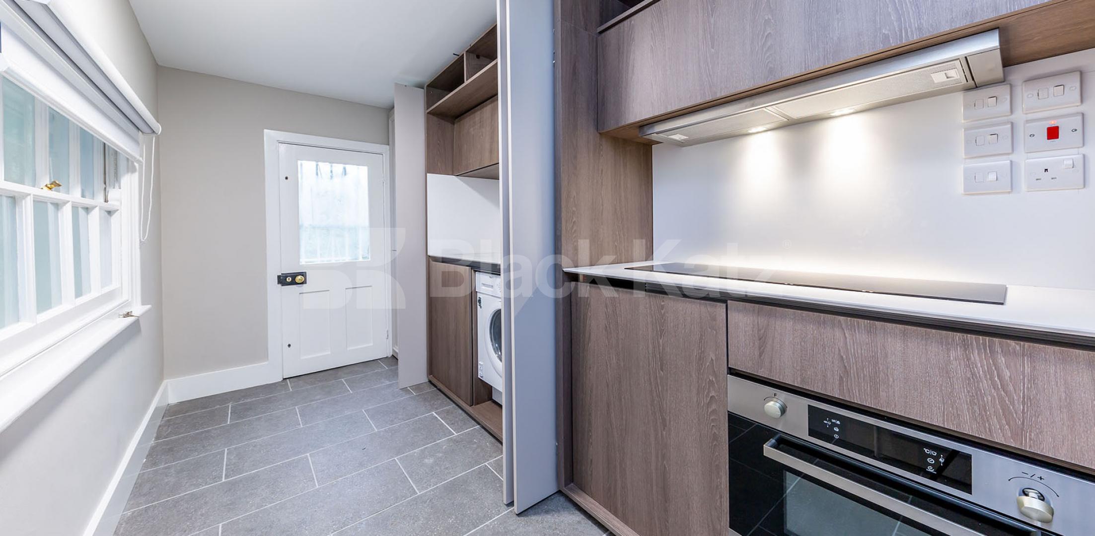 			GARDEN FLAT MINS TO REGENTS PARK!, 2 Bedroom, 1 bath, 1 reception Flat			 Gloucester Crescent, REGENTS PARK/CAMDEN 